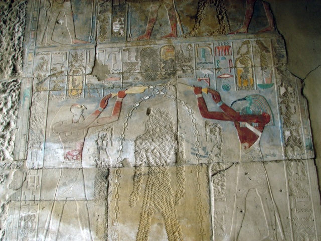 2008/03(March)/AroundTheWorld/Egypt/Karnak/640x480_Hatchepsut chiseled out.jpg